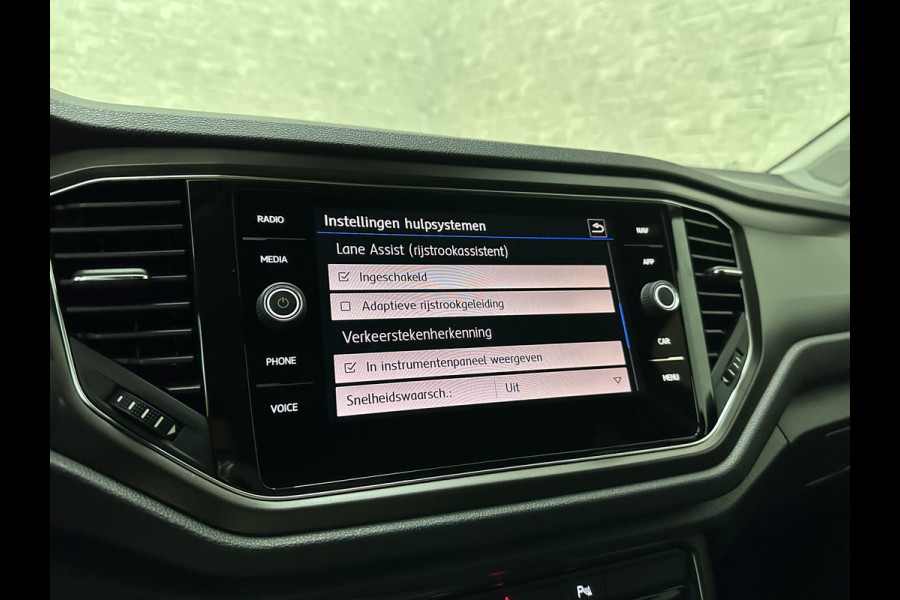 Volkswagen T-Roc 1.5 TSI | ACC | Origineel NL | BOVAG Garantie | Trekhaak | Camera | Lane Assist | Groot Navi | Carplay | Climate Control | Getint Glas | 17'' | Volkswagen T-Roc 1.5 TSI | ACC | Origineel NL | BOVAG Garantie | Trekhaak | Camera | Lane Assist | Groot Navi | Carplay | Climate Control | Getint Glas | 17'' |