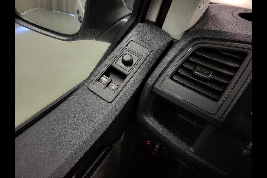 Volkswagen Transporter 2.0TDI 150pk L2/H2 Automaat Trekhaak Euro 6! Volkswagen Transporter 2.0TDI 150pk L2/H2 Automaat Trekhaak Euro 6!