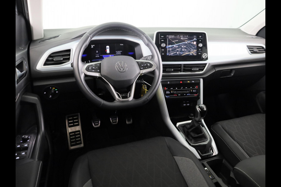 Volkswagen T-Roc 1.0 TSI Life Edition GOAL 115 PK | Navigatie | automatische Airco | Parkeer assistent | Volkswagen T-Roc 1.0 TSI Life Edition GOAL 115 PK | Navigatie | automatische Airco | Parkeer assistent |