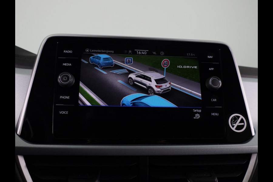 Volkswagen T-Roc 1.0 TSI Life Edition GOAL 115 PK | Navigatie | automatische Airco | Parkeer assistent | Volkswagen T-Roc 1.0 TSI Life Edition GOAL 115 PK | Navigatie | automatische Airco | Parkeer assistent |