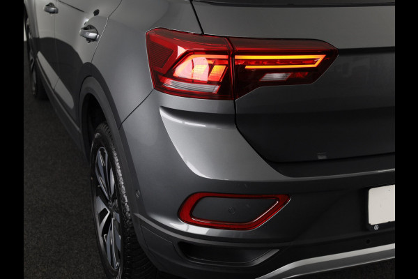 Volkswagen T-Roc 1.0 TSI Life Edition GOAL 115 PK | Navigatie | automatische Airco | Parkeer assistent | Volkswagen T-Roc 1.0 TSI Life Edition GOAL 115 PK | Navigatie | automatische Airco | Parkeer assistent |