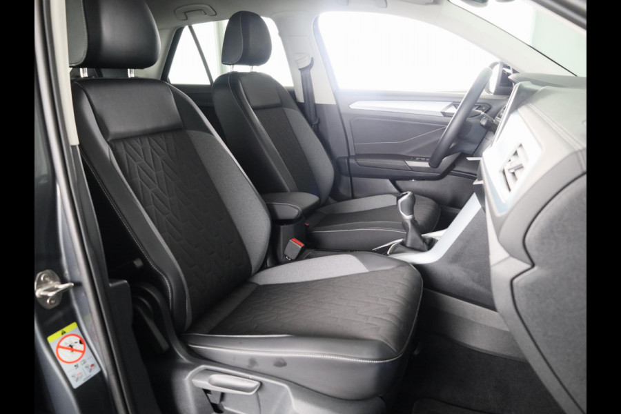 Volkswagen T-Roc 1.0 TSI Life Edition GOAL 115 PK | Navigatie | automatische Airco | Parkeer assistent | Volkswagen T-Roc 1.0 TSI Life Edition GOAL 115 PK | Navigatie | automatische Airco | Parkeer assistent |