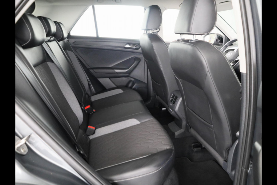 Volkswagen T-Roc 1.0 TSI Life Edition GOAL 115 PK | Navigatie | automatische Airco | Parkeer assistent | Volkswagen T-Roc 1.0 TSI Life Edition GOAL 115 PK | Navigatie | automatische Airco | Parkeer assistent |