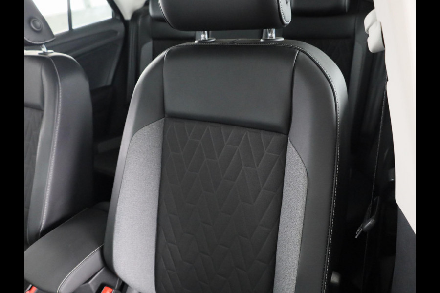 Volkswagen T-Roc 1.0 TSI Life Edition GOAL 115 PK | Navigatie | automatische Airco | Parkeer assistent | Volkswagen T-Roc 1.0 TSI Life Edition GOAL 115 PK | Navigatie | automatische Airco | Parkeer assistent |