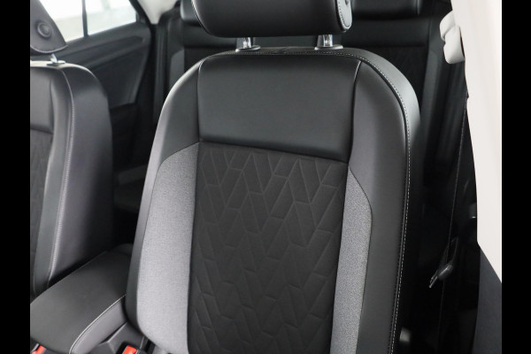 Volkswagen T-Roc 1.0 TSI Life Edition GOAL 115 PK | Navigatie | automatische Airco | Parkeer assistent | Volkswagen T-Roc 1.0 TSI Life Edition GOAL 115 PK | Navigatie | automatische Airco | Parkeer assistent |