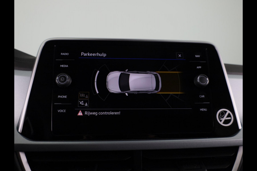 Volkswagen T-Roc 1.0 TSI Life Edition GOAL 115 PK | Navigatie | automatische Airco | Parkeer assistent | Volkswagen T-Roc 1.0 TSI Life Edition GOAL 115 PK | Navigatie | automatische Airco | Parkeer assistent |