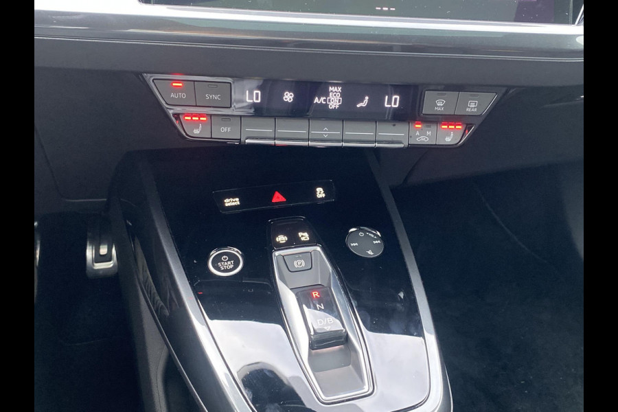Audi Q4 Sportback e-tron 50 quattro 77 kWh S LINE in- exterieur | HEAD UP DISPLAY | ELECTR. STOELEN+GEHEUGEN | PANORAMADAK RIJKLAARPRIJS INCL. 12MND BOVAG | DEALER ONDERHOUDEN Audi Q4 Sportback e-tron 50 quattro 77 kWh S LINE in- exterieur | HEAD UP DISPLAY | ELECTR. STOELEN+GEHEUGEN | PANORAMADAK RIJKLAARPRIJS INCL. 12MND BOVAG | DEALER ONDERHOUDEN