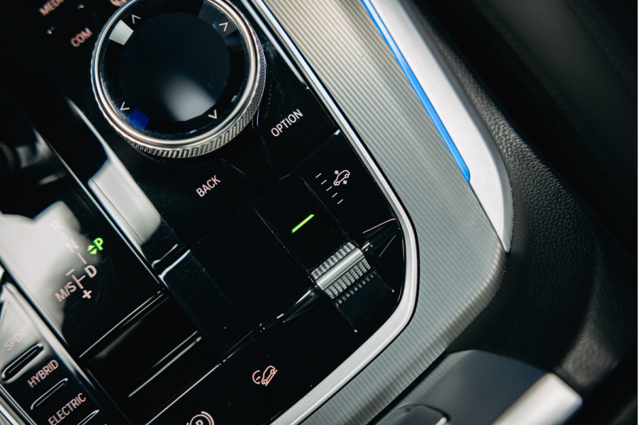 BMW X5 xDrive45e High Executive | M-Stoelen | Pano | Head-Up | Luchtvering | 360 Camera | BMW X5 xDrive45e High Executive | M-Stoelen | Pano | Head-Up | Luchtvering | 360 Camera |