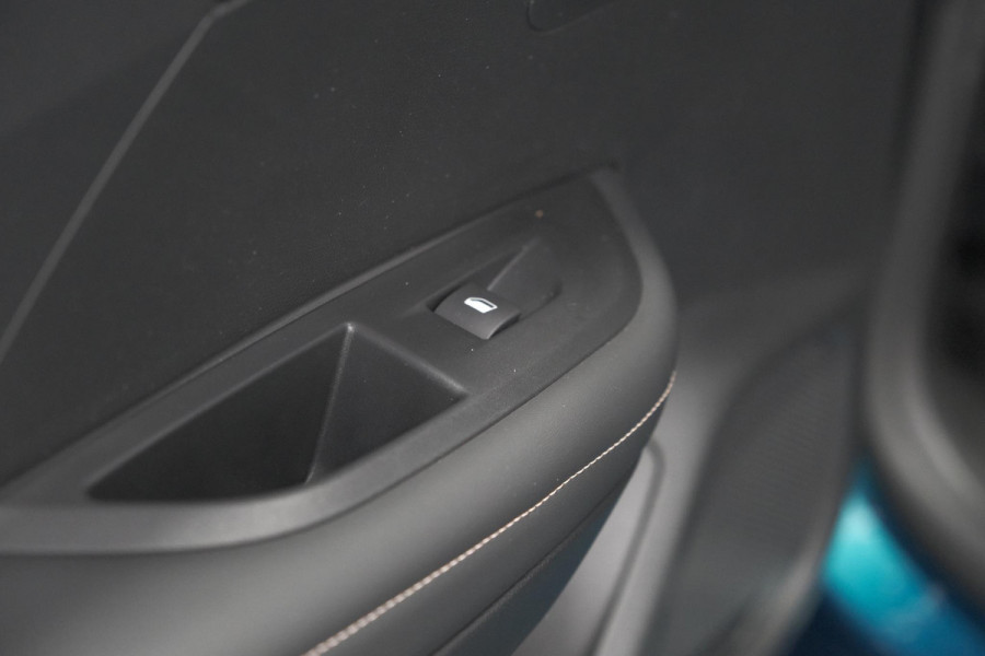 Peugeot 2008 Hybrid 136 e-DCS6 Allure | 360 Camera | Adaptieve Cruise Control | Dodehoekdetectie