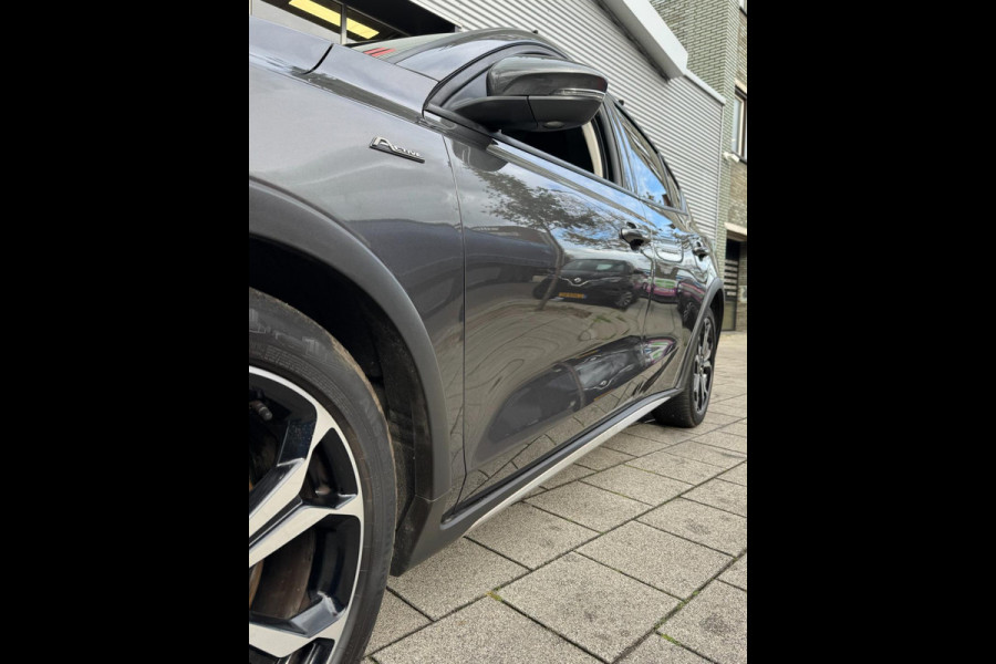 Ford Focus 1.0 EcoBoost Titanium X - Automaat I Navigatie I Airco I Sport pakket I LED I PDC I Dealer onderhouden