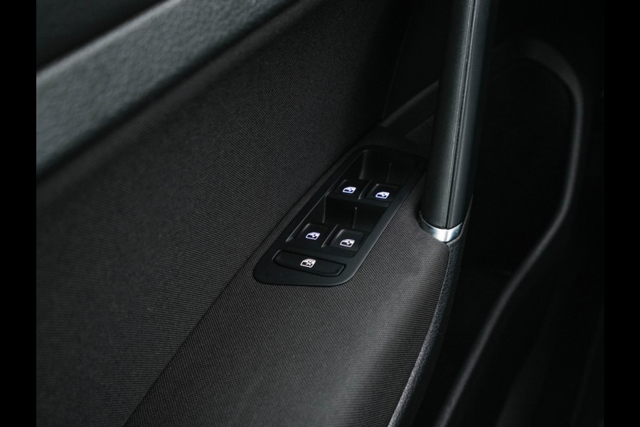 Volkswagen e-Golf E-DITION {SOH-100%} (INCL-BTW) Aut. *HEAT-PUMP | ADAPTIVE-CRUISE | FULL-LED | DAB+ | NAVI-FULLMAP | CARPLAY | HEATED-COMFORTSEATS | ECC | CCS-FASTLOADER | PARKPILOT | CARPLAY | 17''ALU* Volkswagen e-Golf E-DITION {SOH-100%} (INCL-BTW) Aut. *HEAT-PUMP | ADAPTIVE-CRUISE | FULL-LED | DAB+ | NAVI-FULLMAP | CARPLAY | HEATED-COMFORTSEATS | ECC | CCS-FASTLOADER | PARKPILOT | CARPLAY | 17''ALU*