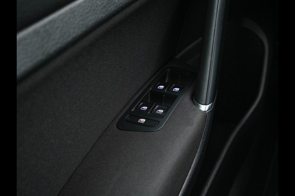 Volkswagen e-Golf E-DITION {SOH-100%} (INCL-BTW) Aut. *HEAT-PUMP | ADAPTIVE-CRUISE | FULL-LED | DAB+ | NAVI-FULLMAP | CARPLAY | HEATED-COMFORTSEATS | ECC | CCS-FASTLOADER | PARKPILOT | CARPLAY | 17''ALU* Volkswagen e-Golf E-DITION {SOH-100%} (INCL-BTW) Aut. *HEAT-PUMP | ADAPTIVE-CRUISE | FULL-LED | DAB+ | NAVI-FULLMAP | CARPLAY | HEATED-COMFORTSEATS | ECC | CCS-FASTLOADER | PARKPILOT | CARPLAY | 17''ALU*