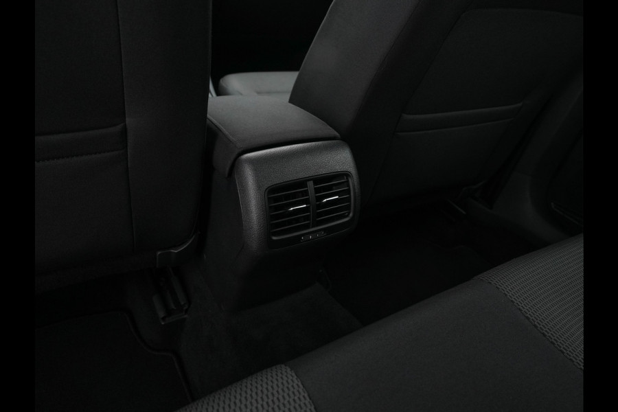 Volkswagen e-Golf E-DITION {SOH-100%} (INCL-BTW) Aut. *HEAT-PUMP | ADAPTIVE-CRUISE | FULL-LED | DAB+ | NAVI-FULLMAP | CARPLAY | HEATED-COMFORTSEATS | ECC | CCS-FASTLOADER | PARKPILOT | CARPLAY | 17''ALU* Volkswagen e-Golf E-DITION {SOH-100%} (INCL-BTW) Aut. *HEAT-PUMP | ADAPTIVE-CRUISE | FULL-LED | DAB+ | NAVI-FULLMAP | CARPLAY | HEATED-COMFORTSEATS | ECC | CCS-FASTLOADER | PARKPILOT | CARPLAY | 17''ALU*