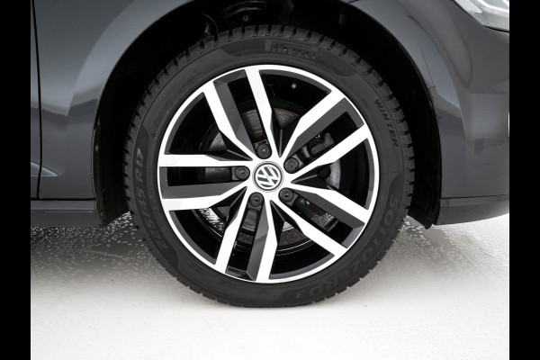 Volkswagen e-Golf E-DITION {SOH-100%} (INCL-BTW) Aut. *HEAT-PUMP | ADAPTIVE-CRUISE | FULL-LED | DAB+ | NAVI-FULLMAP | CARPLAY | HEATED-COMFORTSEATS | ECC | CCS-FASTLOADER | PARKPILOT | CARPLAY | 17''ALU* Volkswagen e-Golf E-DITION {SOH-100%} (INCL-BTW) Aut. *HEAT-PUMP | ADAPTIVE-CRUISE | FULL-LED | DAB+ | NAVI-FULLMAP | CARPLAY | HEATED-COMFORTSEATS | ECC | CCS-FASTLOADER | PARKPILOT | CARPLAY | 17''ALU*