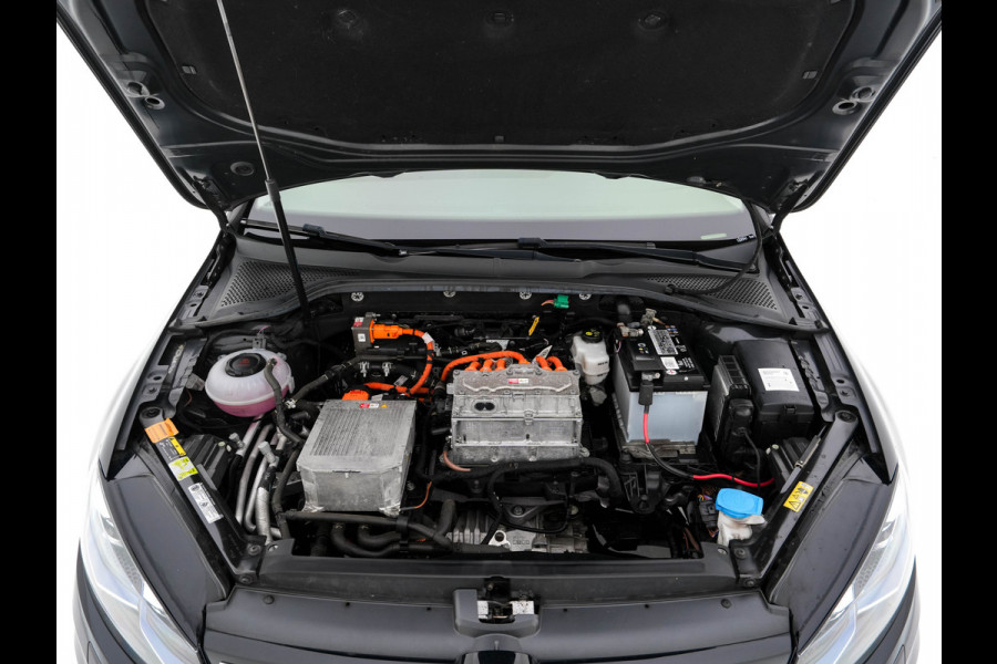 Volkswagen e-Golf E-DITION {SOH-100%} (INCL-BTW) Aut. *HEAT-PUMP | ADAPTIVE-CRUISE | FULL-LED | DAB+ | NAVI-FULLMAP | CARPLAY | HEATED-COMFORTSEATS | ECC | CCS-FASTLOADER | PARKPILOT | CARPLAY | 17''ALU* Volkswagen e-Golf E-DITION {SOH-100%} (INCL-BTW) Aut. *HEAT-PUMP | ADAPTIVE-CRUISE | FULL-LED | DAB+ | NAVI-FULLMAP | CARPLAY | HEATED-COMFORTSEATS | ECC | CCS-FASTLOADER | PARKPILOT | CARPLAY | 17''ALU*