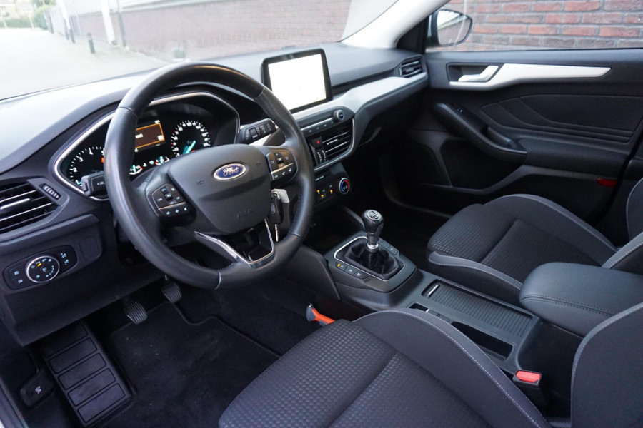 Ford FOCUS Wagon 1.0 EcoBoost 125PK Hybrid Ed.Business/Trekhaak/ Camera/1e Eigenaar. Ford FOCUS Wagon 1.0 EcoBoost 125PK Hybrid Ed.Business/Trekhaak/ Camera/1e Eigenaar.