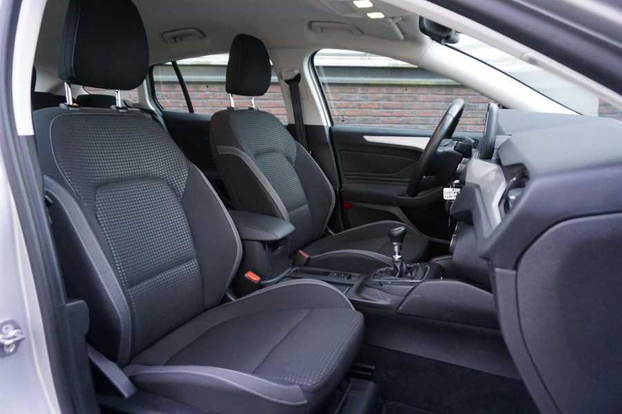Ford FOCUS Wagon 1.0 EcoBoost 125PK Hybrid Ed.Business/Trekhaak/ Camera/1e Eigenaar. Ford FOCUS Wagon 1.0 EcoBoost 125PK Hybrid Ed.Business/Trekhaak/ Camera/1e Eigenaar.