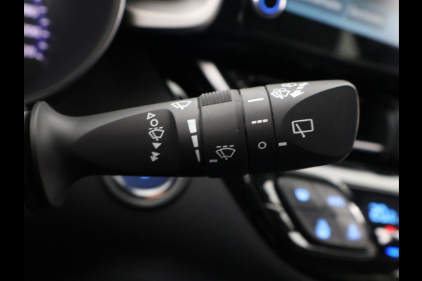 Toyota C-HR 1.8 HYBRID BI-TONE PACK GARANTIE 7-2030 CARPLAY NAVI.CRUISE.BLACKLINE 100% ONDERHOUDEN Toyota C-HR 1.8 HYBRID BI-TONE PACK GARANTIE 7-2030 CARPLAY NAVI.CRUISE.BLACKLINE 100% ONDERHOUDEN