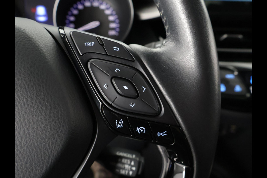 Toyota C-HR 1.8 HYBRID BI-TONE PACK GARANTIE 7-2030 CARPLAY NAVI.CRUISE.BLACKLINE 100% ONDERHOUDEN Toyota C-HR 1.8 HYBRID BI-TONE PACK GARANTIE 7-2030 CARPLAY NAVI.CRUISE.BLACKLINE 100% ONDERHOUDEN