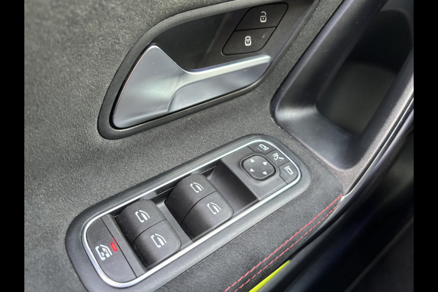 Mercedes-Benz A-Klasse 180 Business Solution AMG | Sfeerverlichting | Automaat | Stoelverwarming | Dodehoek Detector