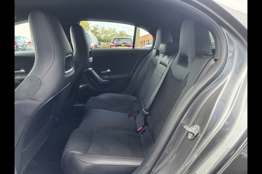 Mercedes-Benz A-Klasse 180 Business Solution AMG | Sfeerverlichting | Automaat | Stoelverwarming | Dodehoek Detector
