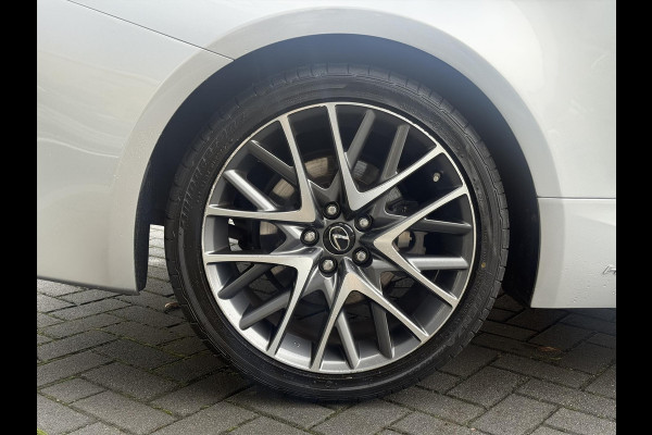 Lexus RC 300h F Sport Line | Schuifdak, Parkeersensoren, Stoelventilatie + verwarming, Leer, Dodehoekherkenning, Navigatie
