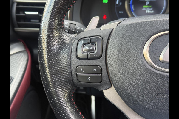 Lexus RC 300h F Sport Line | Schuifdak, Parkeersensoren, Stoelventilatie + verwarming, Leer, Dodehoekherkenning, Navigatie