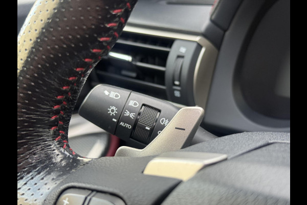 Lexus RC 300h F Sport Line | Schuifdak, Parkeersensoren, Stoelventilatie + verwarming, Leer, Dodehoekherkenning, Navigatie