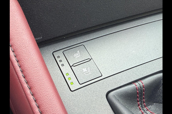 Lexus RC 300h F Sport Line | Schuifdak, Parkeersensoren, Stoelventilatie + verwarming, Leer, Dodehoekherkenning, Navigatie