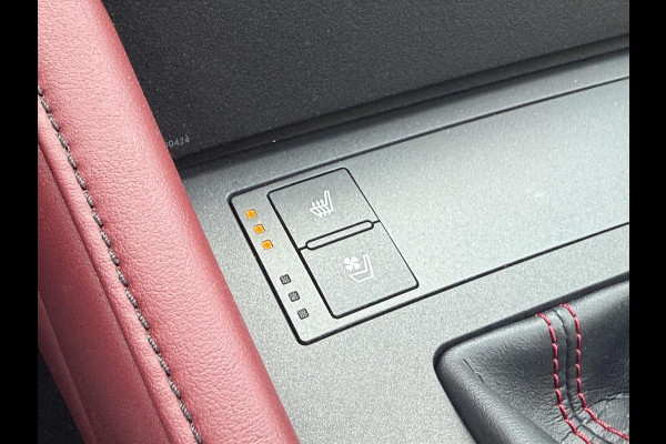 Lexus RC 300h F Sport Line | Schuifdak, Parkeersensoren, Stoelventilatie + verwarming, Leer, Dodehoekherkenning, Navigatie