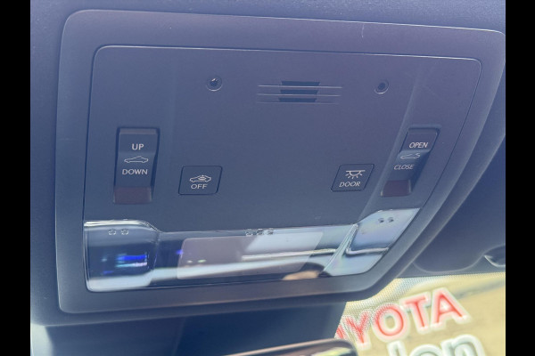 Lexus RC 300h F Sport Line | Schuifdak, Parkeersensoren, Stoelventilatie + verwarming, Leer, Dodehoekherkenning, Navigatie