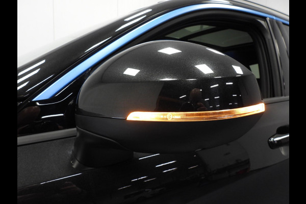 Lynk & Co 01 1.5 PHEV !NIEUW! NAVI/STUURVERW/SCHUIFDAK/LED/20"LMV! Lynk & Co 01 1.5 PHEV !NIEUW! NAVI/STUURVERW/SCHUIFDAK/LED/20"LMV!