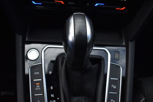 Volkswagen Passat Variant 218PK DSG HYBRID GTE BUSINESS LEDER/CAMERA/TREKHAAK/IQ-LIGHT