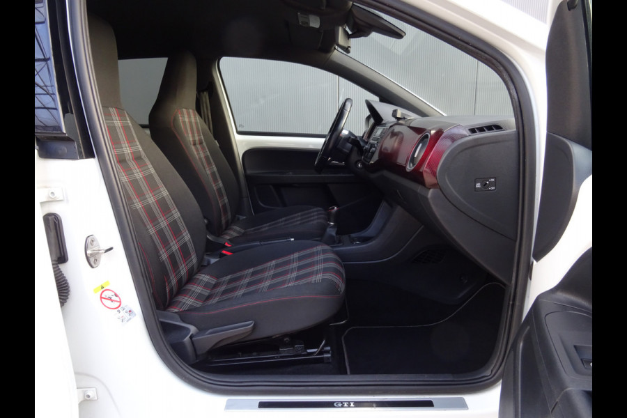 Volkswagen up! 1.0 TSI GTI * PDC * STOELVERW. * CITY SAFETY !! Volkswagen up! 1.0 TSI GTI * PDC * STOELVERW. * CITY SAFETY !!