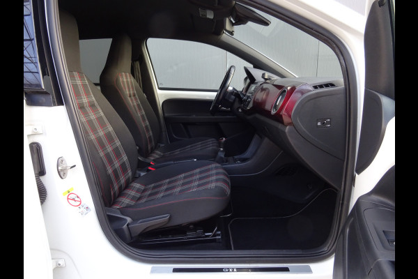 Volkswagen up! 1.0 TSI GTI * PDC * STOELVERW. * CITY SAFETY !! Volkswagen up! 1.0 TSI GTI * PDC * STOELVERW. * CITY SAFETY !!
