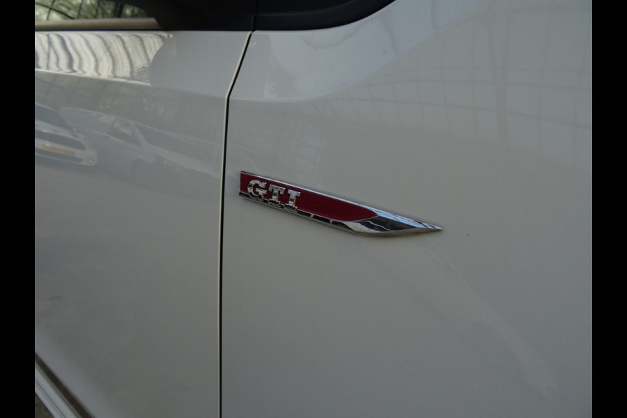 Volkswagen up! 1.0 TSI GTI * PDC * STOELVERW. * CITY SAFETY !! Volkswagen up! 1.0 TSI GTI * PDC * STOELVERW. * CITY SAFETY !!