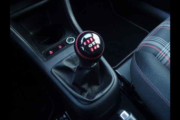 Volkswagen up! 1.0 TSI GTI * PDC * STOELVERW. * CITY SAFETY !! Volkswagen up! 1.0 TSI GTI * PDC * STOELVERW. * CITY SAFETY !!