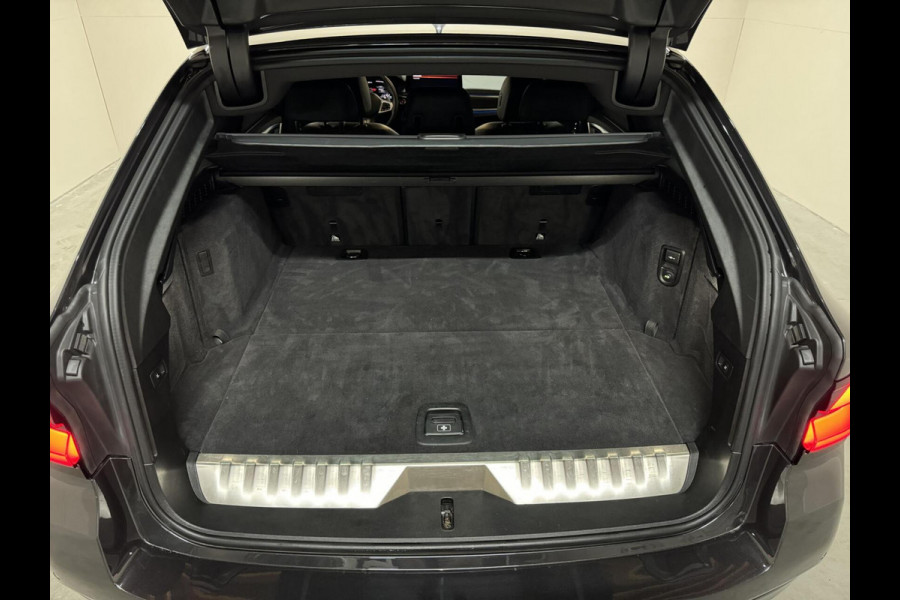 BMW 5 Serie Touring 530e M-Sport Pano Sfeer Leder Carplay Trekh.