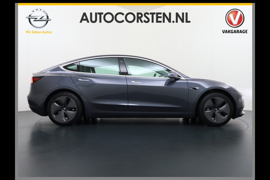 Tesla Model 3 RWD SR+ 60kWh 325PK SOH 88% Trekhaak 1.000KG Trekgewicht Lmv AutoPilot Leder PanoDak Adaptive-Cruise Lmv Camera's Elektr.-Stuur+ Navi LED ACC DAB Voorverwarmen interieur via App Keyless via Telefoonsleutel One-Pedal-Drive 1e Eigenaar Origineel Nederlandse Auto tot 11kw laden thuis! 1.584kg licht! Accu garantie 160.000km/28-09-2028 Tesla Model 3 RWD SR+ 60kWh 325PK SOH 88% Trekhaak 1.000KG Trekgewicht Lmv AutoPilot Leder PanoDak Adaptive-Cruise Lmv Camera's Elektr.-Stuur+ Navi LED ACC DAB Voorverwarmen interieur via App Keyless via Telefoonsleutel One-Pedal-Drive 1e Eigenaar Origineel Nederlandse Auto tot 11kw laden thuis! 1.584kg licht! Accu garantie 160.000km/28-09-2028