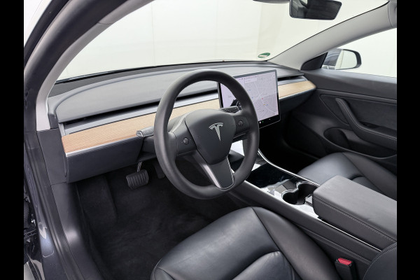 Tesla Model 3 RWD SR+ 60kWh 325PK SOH 88% Trekhaak 1.000KG Trekgewicht Lmv AutoPilot Leder PanoDak Adaptive-Cruise Lmv Camera's Elektr.-Stuur+ Navi LED ACC DAB Voorverwarmen interieur via App Keyless via Telefoonsleutel One-Pedal-Drive 1e Eigenaar Origineel Nederlandse Auto tot 11kw laden thuis! 1.584kg licht! Accu garantie 160.000km/28-09-2028 Tesla Model 3 RWD SR+ 60kWh 325PK SOH 88% Trekhaak 1.000KG Trekgewicht Lmv AutoPilot Leder PanoDak Adaptive-Cruise Lmv Camera's Elektr.-Stuur+ Navi LED ACC DAB Voorverwarmen interieur via App Keyless via Telefoonsleutel One-Pedal-Drive 1e Eigenaar Origineel Nederlandse Auto tot 11kw laden thuis! 1.584kg licht! Accu garantie 160.000km/28-09-2028