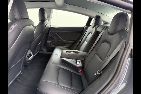 Tesla Model 3 RWD SR+ 60kWh 325PK SOH 88% Trekhaak 1.000KG Trekgewicht Lmv AutoPilot Leder PanoDak Adaptive-Cruise Lmv Camera's Elektr.-Stuur+ Navi LED ACC DAB Voorverwarmen interieur via App Keyless via Telefoonsleutel One-Pedal-Drive 1e Eigenaar Origineel Nederlandse Auto tot 11kw laden thuis! 1.584kg licht! Accu garantie 160.000km/28-09-2028 Tesla Model 3 RWD SR+ 60kWh 325PK SOH 88% Trekhaak 1.000KG Trekgewicht Lmv AutoPilot Leder PanoDak Adaptive-Cruise Lmv Camera's Elektr.-Stuur+ Navi LED ACC DAB Voorverwarmen interieur via App Keyless via Telefoonsleutel One-Pedal-Drive 1e Eigenaar Origineel Nederlandse Auto tot 11kw laden thuis! 1.584kg licht! Accu garantie 160.000km/28-09-2028