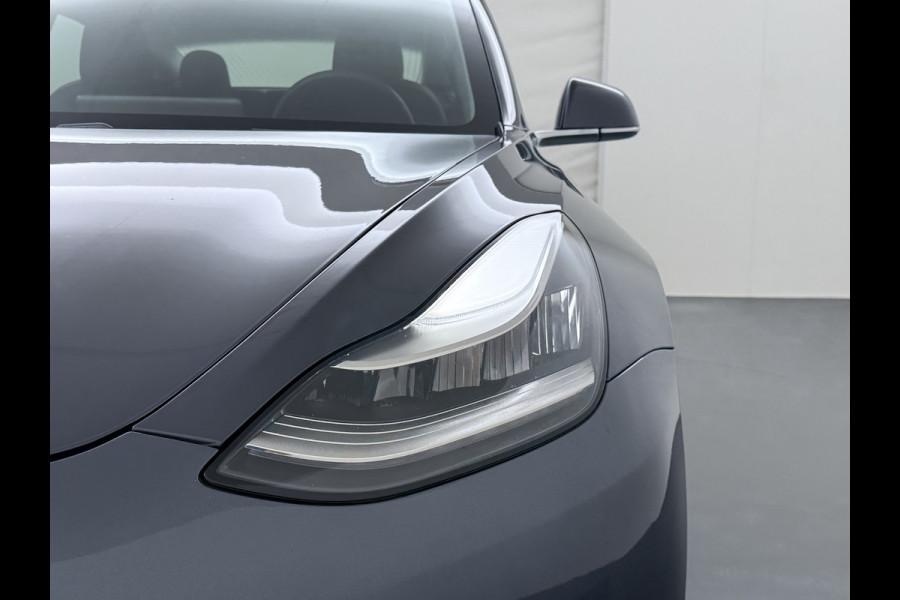 Tesla Model 3 RWD SR+ 60kWh 325PK SOH 88% Trekhaak 1.000KG Trekgewicht Lmv AutoPilot Leder PanoDak Adaptive-Cruise Lmv Camera's Elektr.-Stuur+ Navi LED ACC DAB Voorverwarmen interieur via App Keyless via Telefoonsleutel One-Pedal-Drive 1e Eigenaar Origineel Nederlandse Auto tot 11kw laden thuis! 1.584kg licht! Accu garantie 160.000km/28-09-2028 Tesla Model 3 RWD SR+ 60kWh 325PK SOH 88% Trekhaak 1.000KG Trekgewicht Lmv AutoPilot Leder PanoDak Adaptive-Cruise Lmv Camera's Elektr.-Stuur+ Navi LED ACC DAB Voorverwarmen interieur via App Keyless via Telefoonsleutel One-Pedal-Drive 1e Eigenaar Origineel Nederlandse Auto tot 11kw laden thuis! 1.584kg licht! Accu garantie 160.000km/28-09-2028