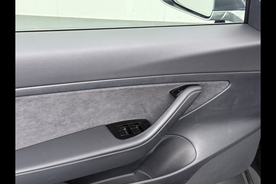 Tesla Model 3 RWD SR+ 60kWh 325PK SOH 88% Trekhaak 1.000KG Trekgewicht Lmv AutoPilot Leder PanoDak Adaptive-Cruise Lmv Camera's Elektr.-Stuur+ Navi LED ACC DAB Voorverwarmen interieur via App Keyless via Telefoonsleutel One-Pedal-Drive 1e Eigenaar Origineel Nederlandse Auto tot 11kw laden thuis! 1.584kg licht! Accu garantie 160.000km/28-09-2028 Tesla Model 3 RWD SR+ 60kWh 325PK SOH 88% Trekhaak 1.000KG Trekgewicht Lmv AutoPilot Leder PanoDak Adaptive-Cruise Lmv Camera's Elektr.-Stuur+ Navi LED ACC DAB Voorverwarmen interieur via App Keyless via Telefoonsleutel One-Pedal-Drive 1e Eigenaar Origineel Nederlandse Auto tot 11kw laden thuis! 1.584kg licht! Accu garantie 160.000km/28-09-2028