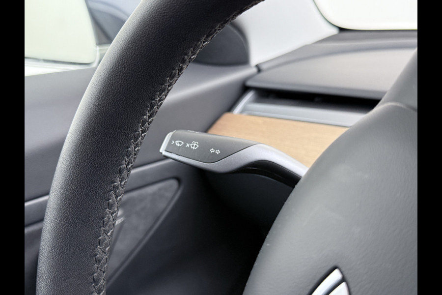Tesla Model 3 RWD SR+ 60kWh 325PK SOH 88% Trekhaak 1.000KG Trekgewicht Lmv AutoPilot Leder PanoDak Adaptive-Cruise Lmv Camera's Elektr.-Stuur+ Navi LED ACC DAB Voorverwarmen interieur via App Keyless via Telefoonsleutel One-Pedal-Drive 1e Eigenaar Origineel Nederlandse Auto tot 11kw laden thuis! 1.584kg licht! Accu garantie 160.000km/28-09-2028 Tesla Model 3 RWD SR+ 60kWh 325PK SOH 88% Trekhaak 1.000KG Trekgewicht Lmv AutoPilot Leder PanoDak Adaptive-Cruise Lmv Camera's Elektr.-Stuur+ Navi LED ACC DAB Voorverwarmen interieur via App Keyless via Telefoonsleutel One-Pedal-Drive 1e Eigenaar Origineel Nederlandse Auto tot 11kw laden thuis! 1.584kg licht! Accu garantie 160.000km/28-09-2028