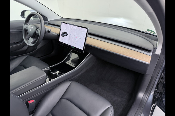 Tesla Model 3 RWD SR+ 60kWh 325PK SOH 88% Trekhaak 1.000KG Trekgewicht Lmv AutoPilot Leder PanoDak Adaptive-Cruise Lmv Camera's Elektr.-Stuur+ Navi LED ACC DAB Voorverwarmen interieur via App Keyless via Telefoonsleutel One-Pedal-Drive 1e Eigenaar Origineel Nederlandse Auto tot 11kw laden thuis! 1.584kg licht! Accu garantie 160.000km/28-09-2028 Tesla Model 3 RWD SR+ 60kWh 325PK SOH 88% Trekhaak 1.000KG Trekgewicht Lmv AutoPilot Leder PanoDak Adaptive-Cruise Lmv Camera's Elektr.-Stuur+ Navi LED ACC DAB Voorverwarmen interieur via App Keyless via Telefoonsleutel One-Pedal-Drive 1e Eigenaar Origineel Nederlandse Auto tot 11kw laden thuis! 1.584kg licht! Accu garantie 160.000km/28-09-2028