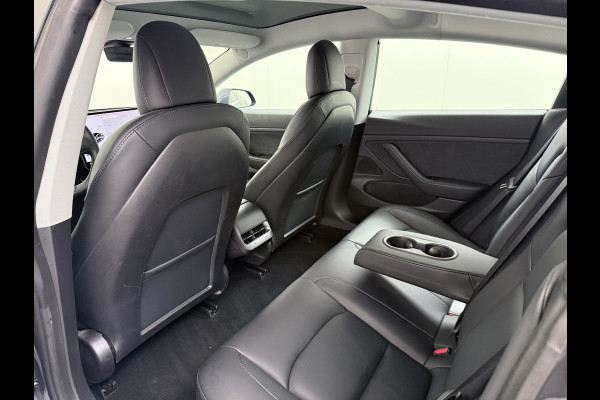 Tesla Model 3 RWD SR+ 60kWh 325PK SOH 88% Trekhaak 1.000KG Trekgewicht Lmv AutoPilot Leder PanoDak Adaptive-Cruise Lmv Camera's Elektr.-Stuur+ Navi LED ACC DAB Voorverwarmen interieur via App Keyless via Telefoonsleutel One-Pedal-Drive 1e Eigenaar Origineel Nederlandse Auto tot 11kw laden thuis! 1.584kg licht! Accu garantie 160.000km/28-09-2028 Tesla Model 3 RWD SR+ 60kWh 325PK SOH 88% Trekhaak 1.000KG Trekgewicht Lmv AutoPilot Leder PanoDak Adaptive-Cruise Lmv Camera's Elektr.-Stuur+ Navi LED ACC DAB Voorverwarmen interieur via App Keyless via Telefoonsleutel One-Pedal-Drive 1e Eigenaar Origineel Nederlandse Auto tot 11kw laden thuis! 1.584kg licht! Accu garantie 160.000km/28-09-2028