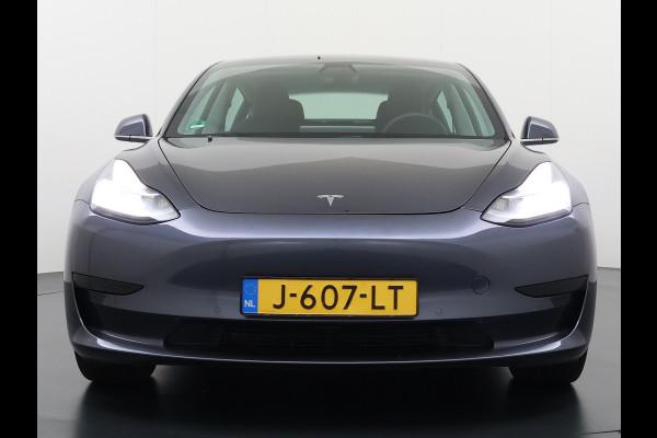 Tesla Model 3 RWD SR+ 60kWh 325PK SOH 88% Trekhaak 1.000KG Trekgewicht Lmv AutoPilot Leder PanoDak Adaptive-Cruise Lmv Camera's Elektr.-Stuur+ Navi LED ACC DAB Voorverwarmen interieur via App Keyless via Telefoonsleutel One-Pedal-Drive 1e Eigenaar Origineel Nederlandse Auto tot 11kw laden thuis! 1.584kg licht! Accu garantie 160.000km/28-09-2028 Tesla Model 3 RWD SR+ 60kWh 325PK SOH 88% Trekhaak 1.000KG Trekgewicht Lmv AutoPilot Leder PanoDak Adaptive-Cruise Lmv Camera's Elektr.-Stuur+ Navi LED ACC DAB Voorverwarmen interieur via App Keyless via Telefoonsleutel One-Pedal-Drive 1e Eigenaar Origineel Nederlandse Auto tot 11kw laden thuis! 1.584kg licht! Accu garantie 160.000km/28-09-2028