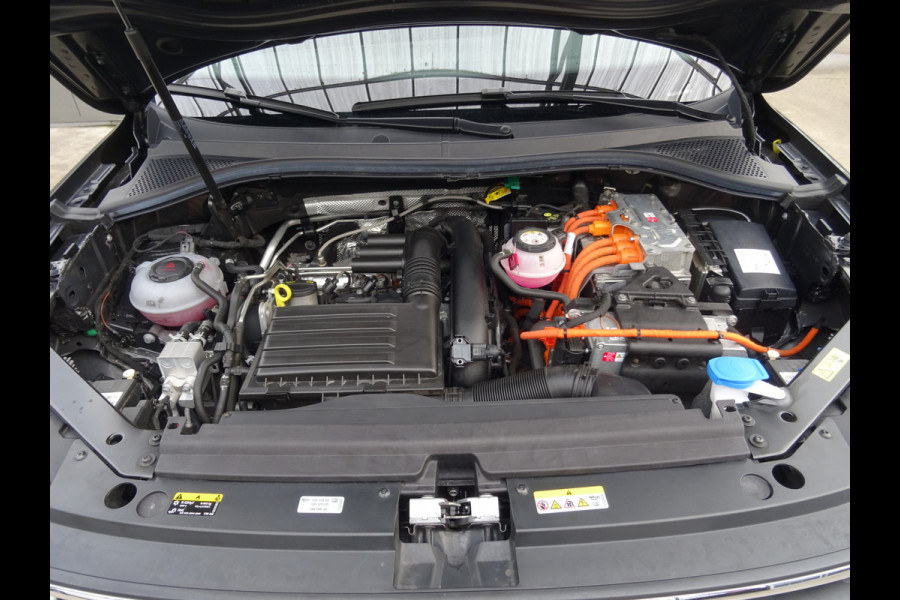 Volkswagen Tiguan 1.4 TSI eHybrid Business+ * PANORAMADAK * 19 INCH * CARPLAY !!