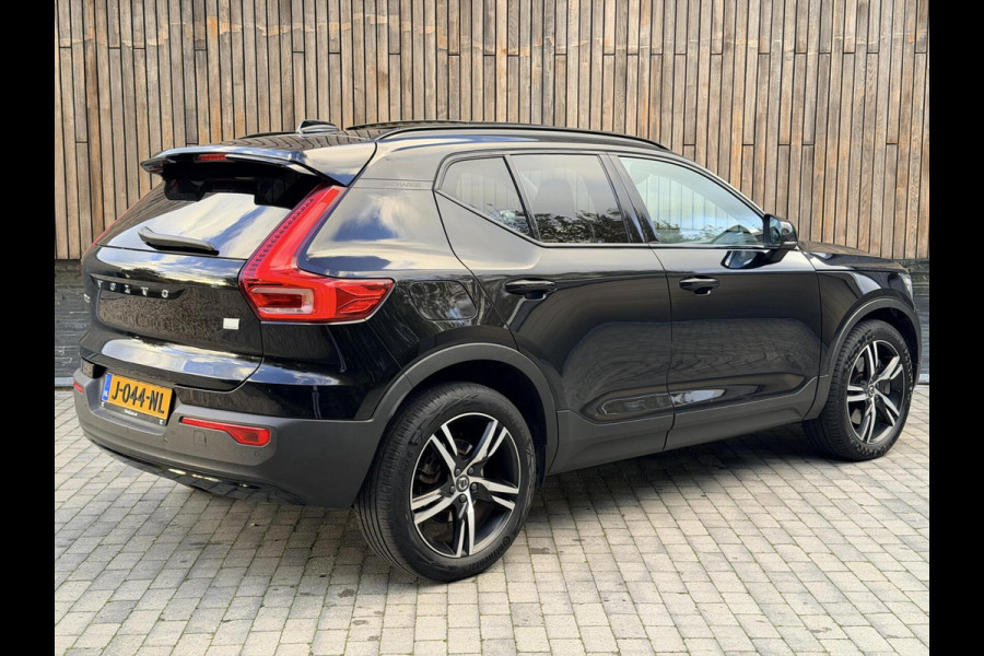 Volvo XC40 1.5 T4 Recharge R-Design Automaat | Panoramadak | LED verlichting | Sportstoelen leer | DAB | Apple CarPlay | 360 graden camera