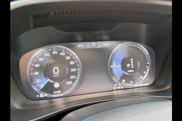 Volvo XC40 1.5 T4 Recharge R-Design Automaat | Panoramadak | LED verlichting | Sportstoelen leer | DAB | Apple CarPlay | 360 graden camera